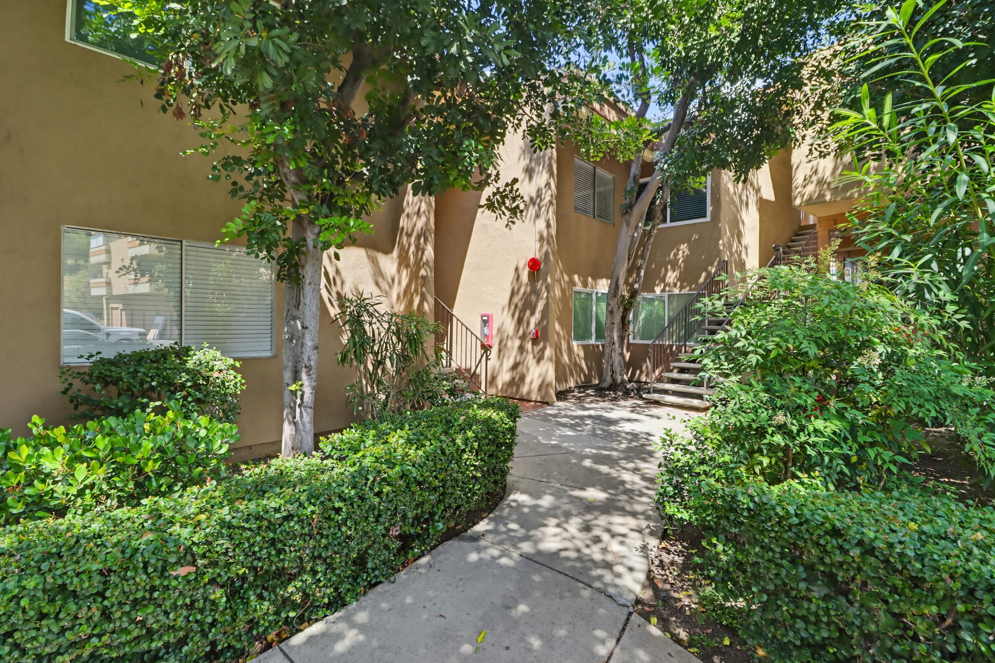Virtual tour photo 6 of 34 for 3860 Helix St