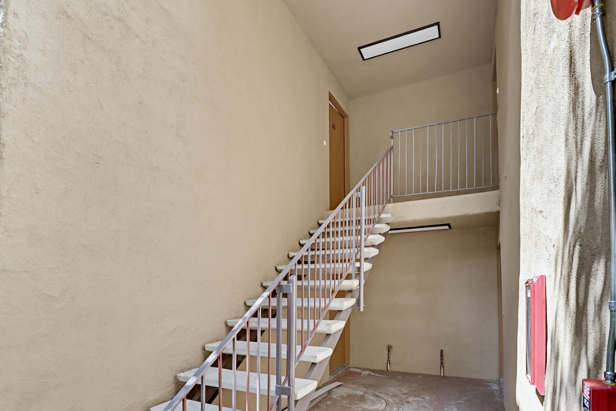 Virtual tour photo 7 of 34 for 3860 Helix St
