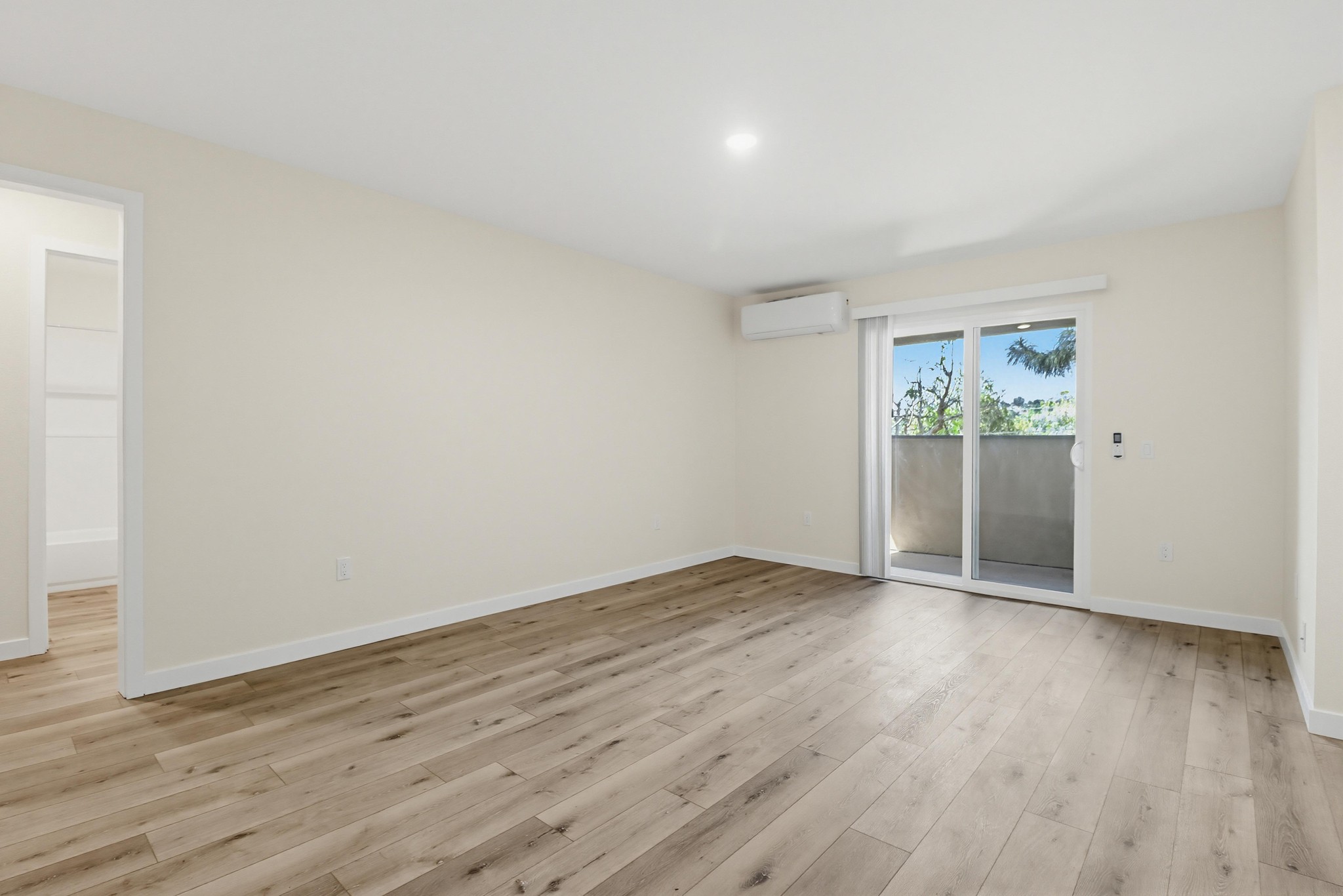 Virtual tour photo 9 of 34 for 3860 Helix St