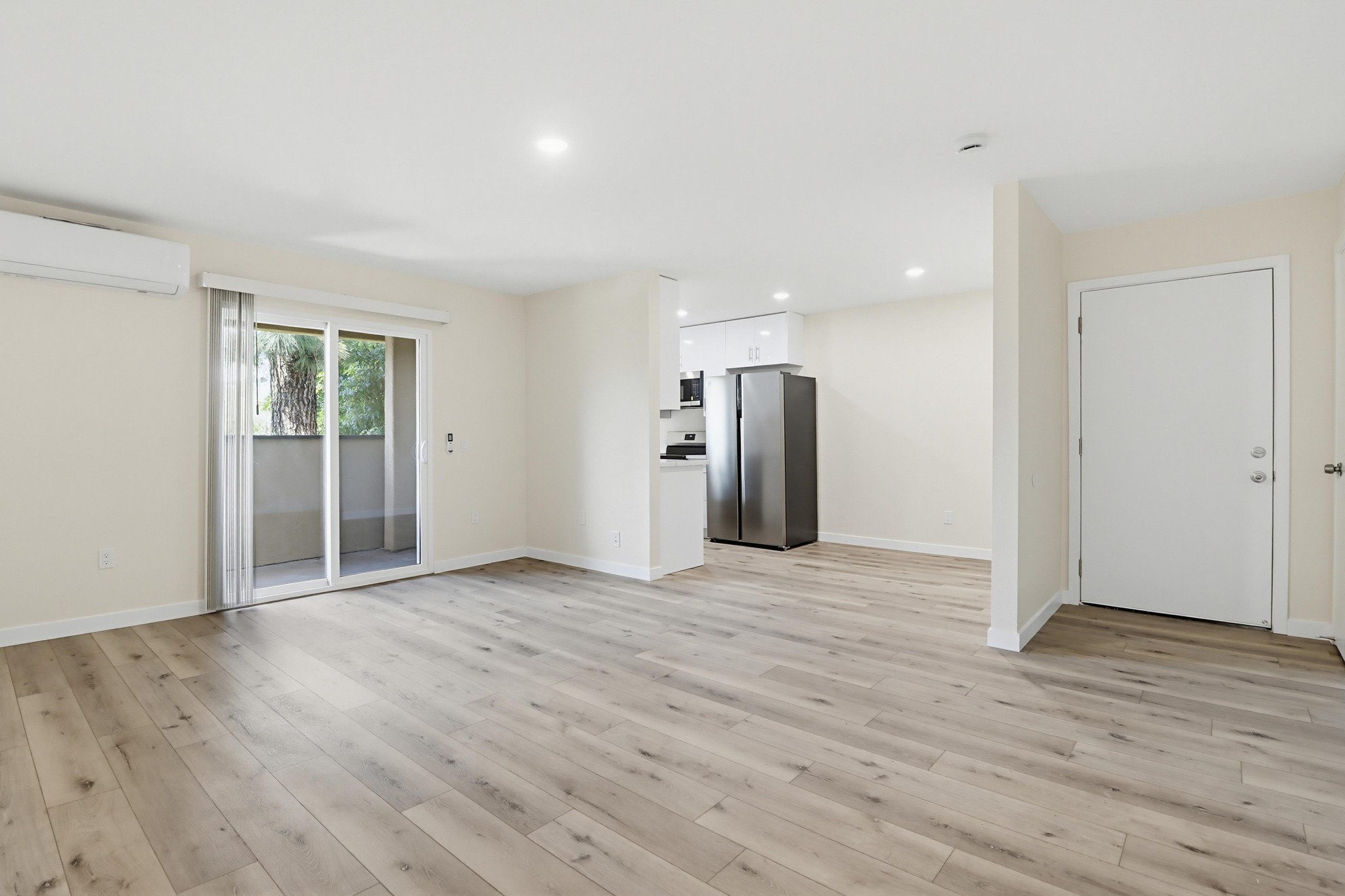 Virtual tour photo 10 of 34 for 3860 Helix St