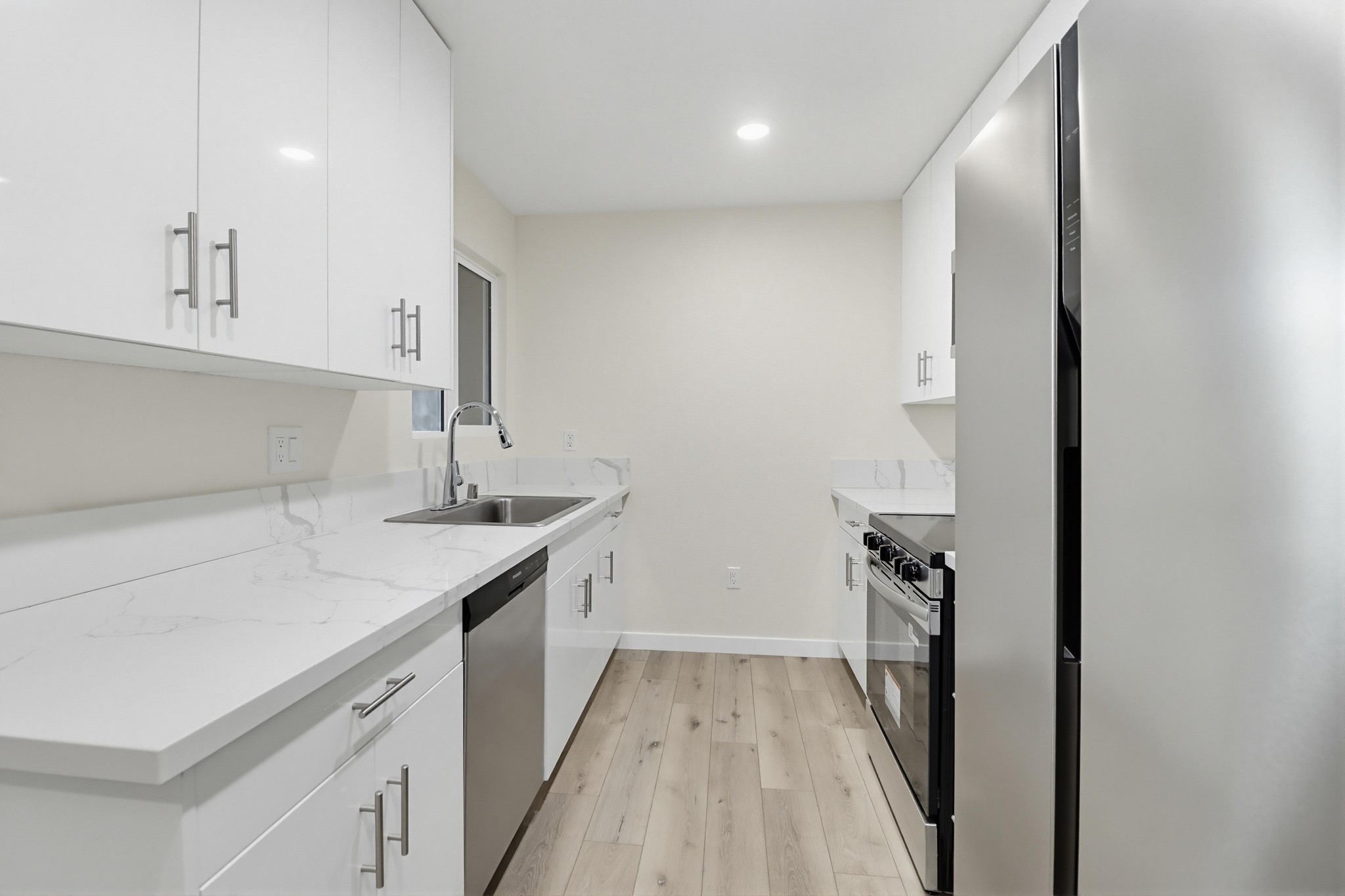 Virtual tour photo 12 of 34 for 3860 Helix St