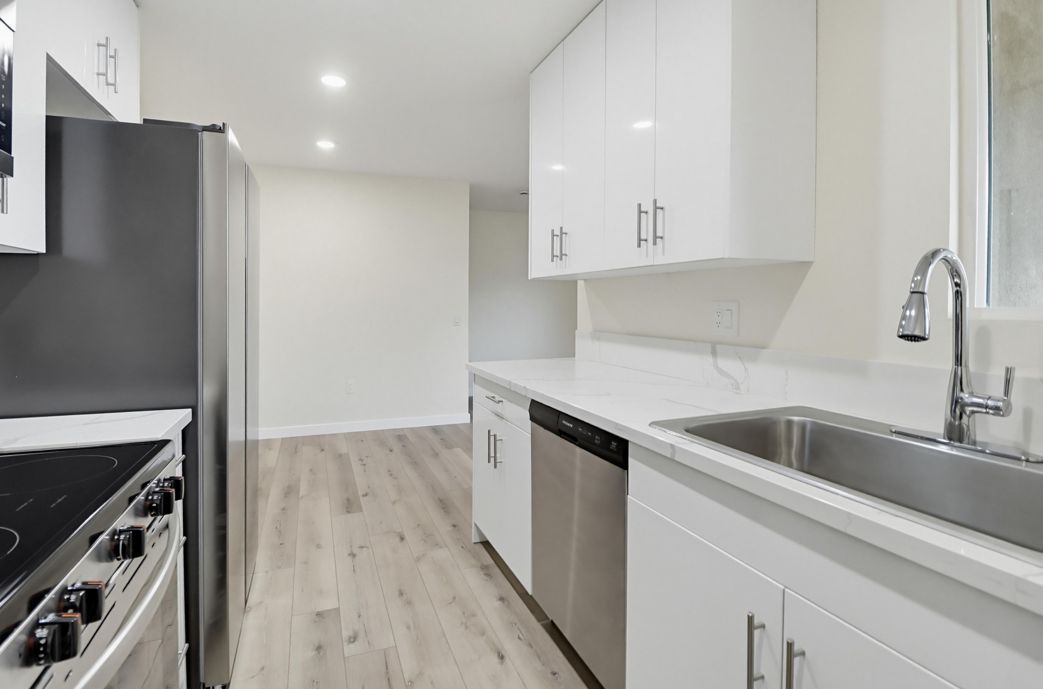 Virtual tour photo 14 of 34 for 3860 Helix St