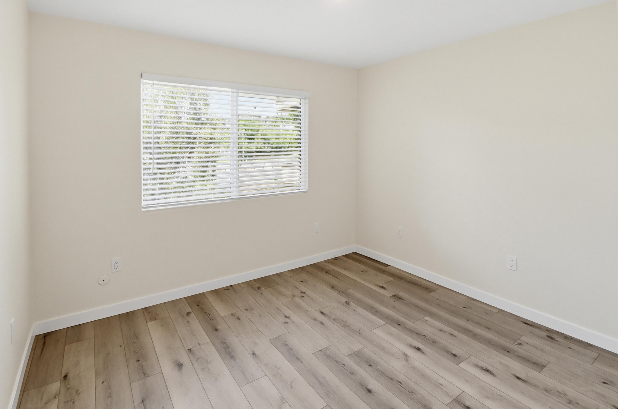 Virtual tour photo 17 of 34 for 3860 Helix St