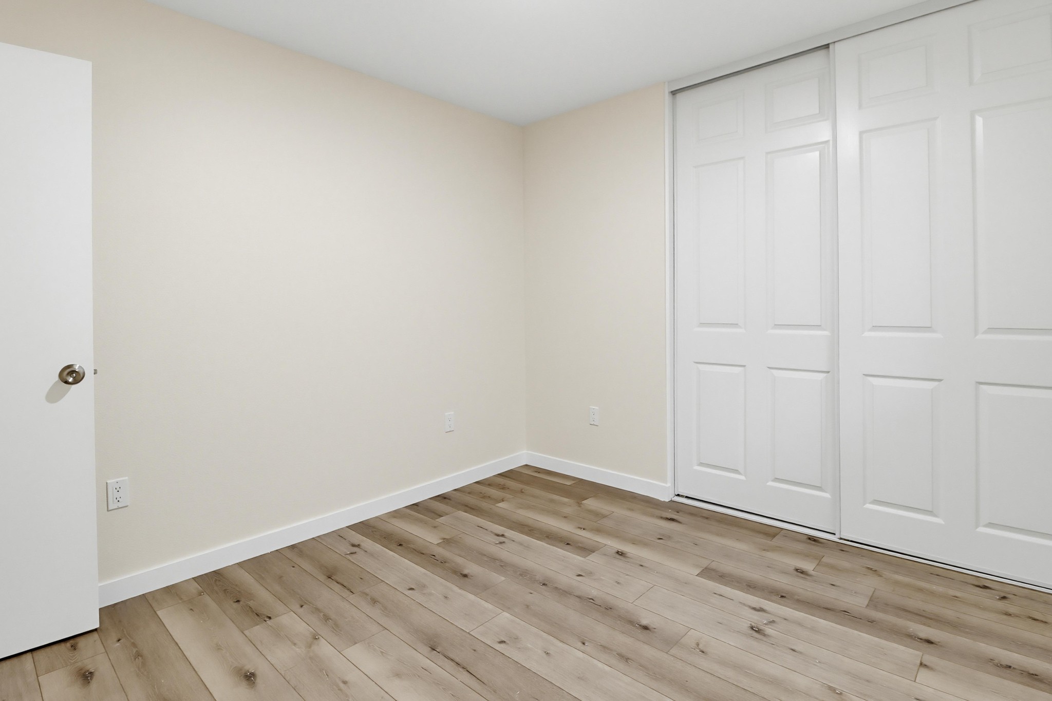 Virtual tour photo 21 of 34 for 3860 Helix St