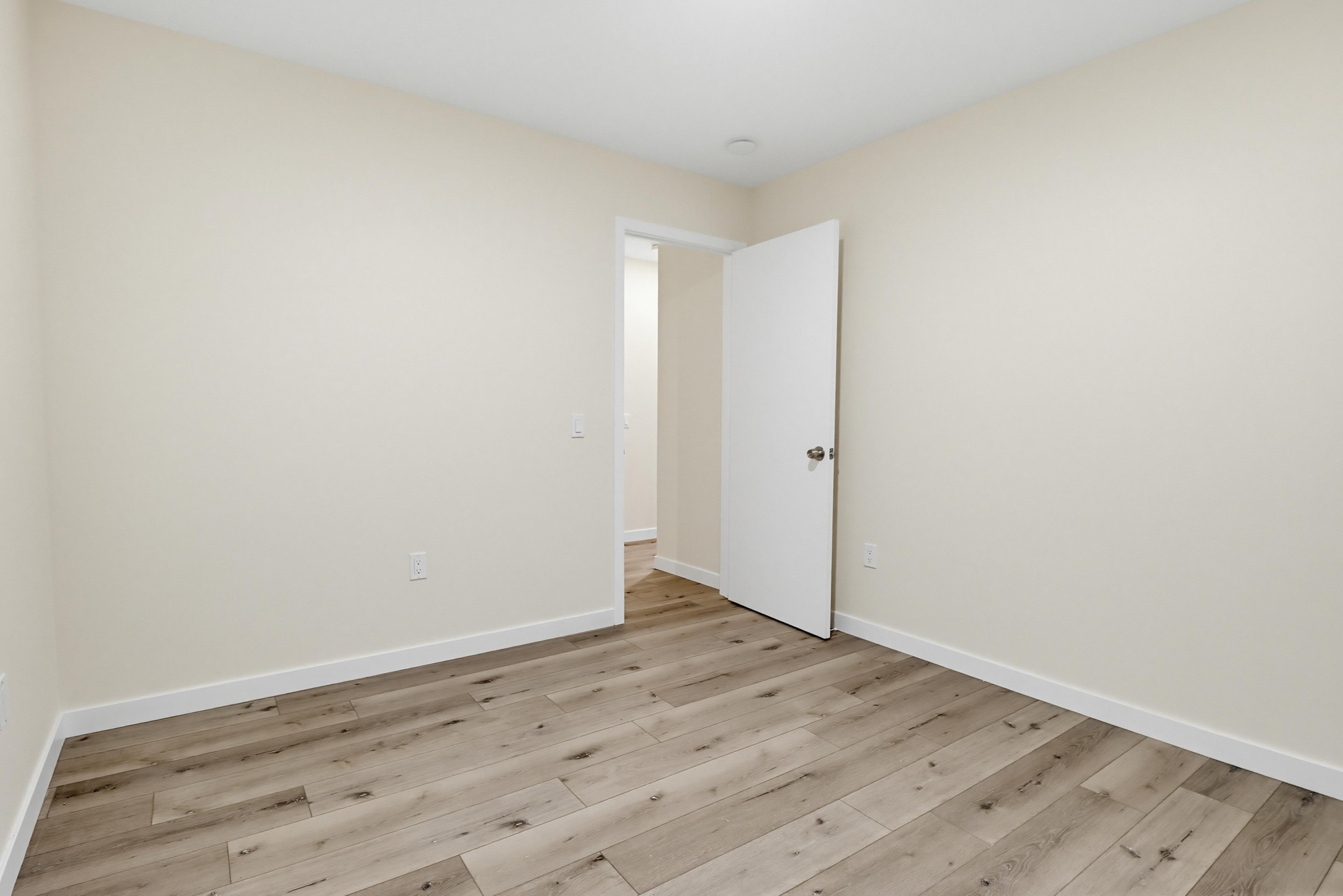 Virtual tour photo 22 of 34 for 3860 Helix St