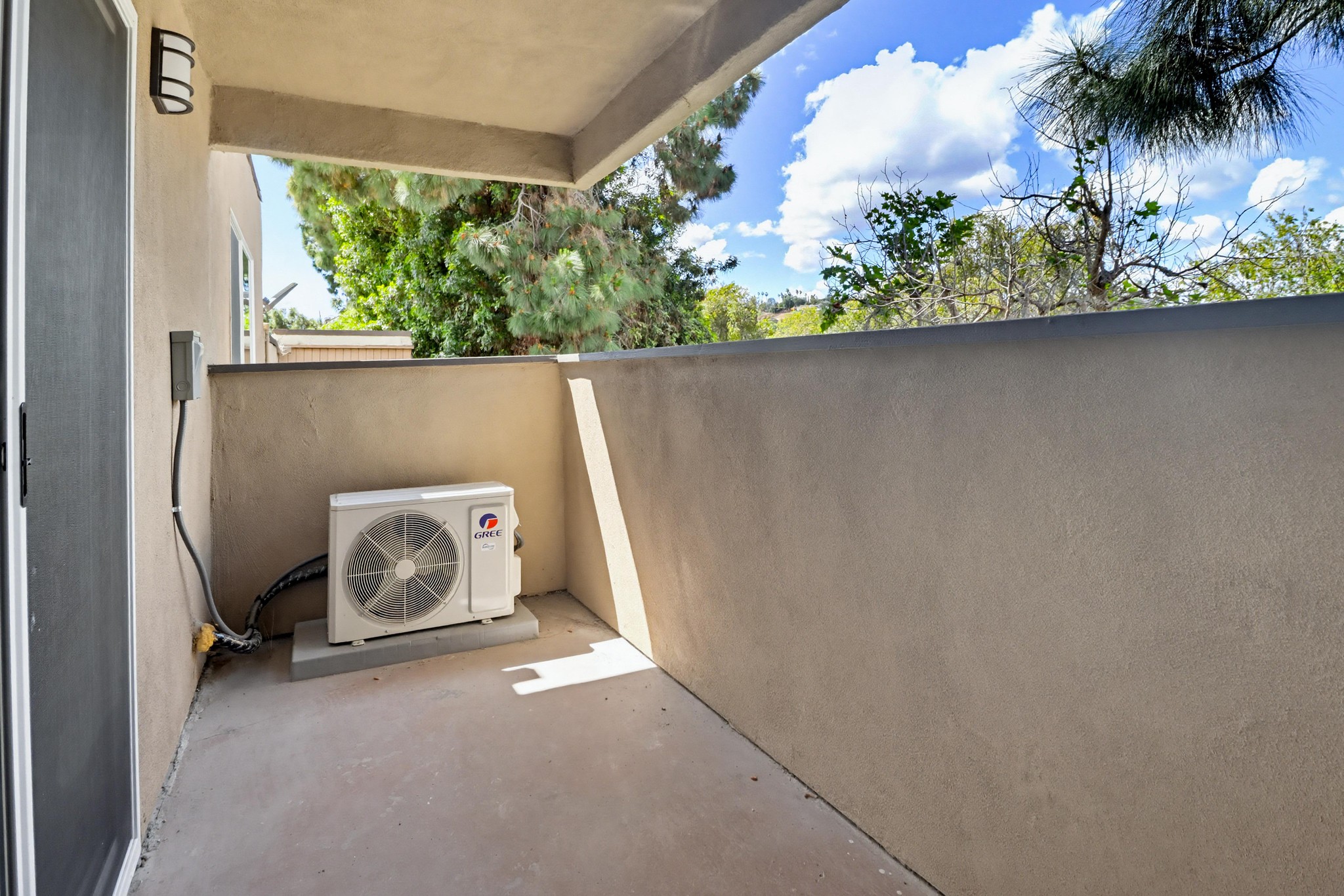 Virtual tour photo 28 of 34 for 3860 Helix St
