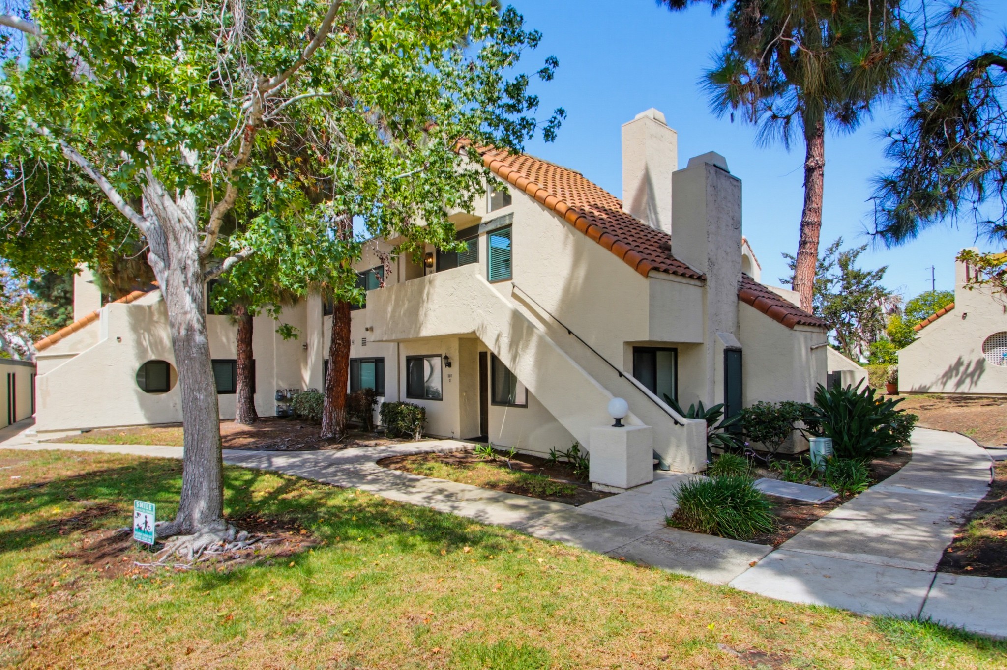 Virtual tour photo 3 of 43 for 387 N Melrose Dr Unit D