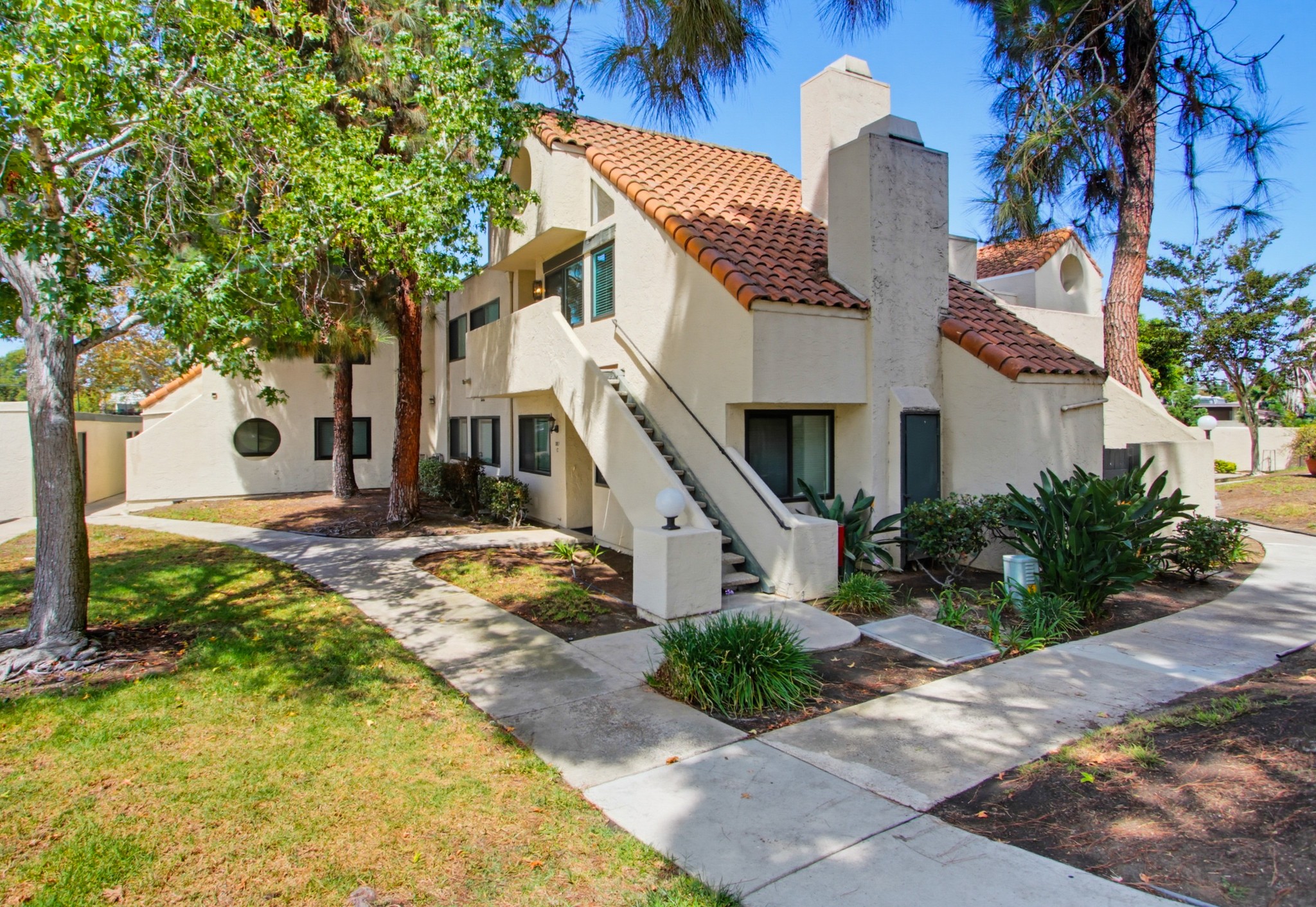 Virtual tour photo 4 of 43 for 387 N Melrose Dr Unit D