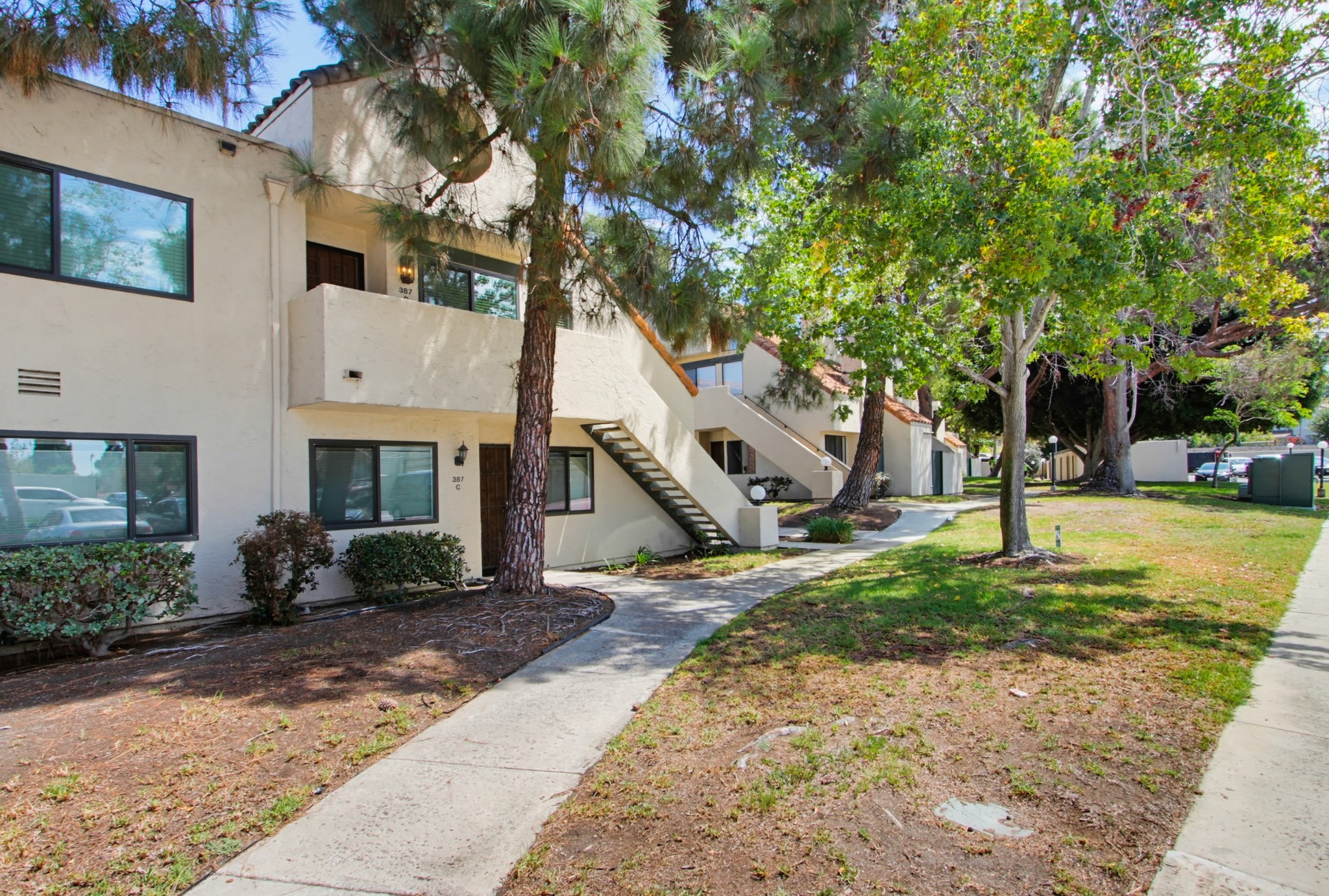 Virtual tour photo 5 of 43 for 387 N Melrose Dr Unit D