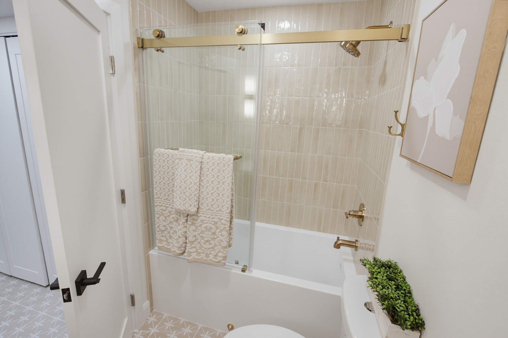 Virtual tour photo 38 of 43 for 387 N Melrose Dr Unit D