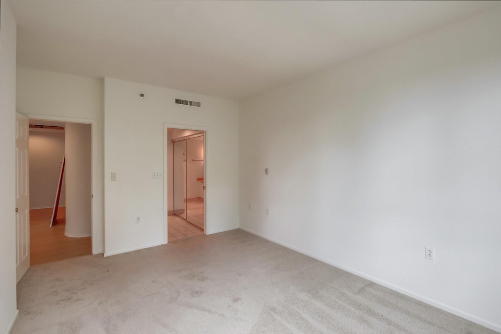 Virtual tour photo 26 of 36 for 3890 Nobel Dr UNIT 307