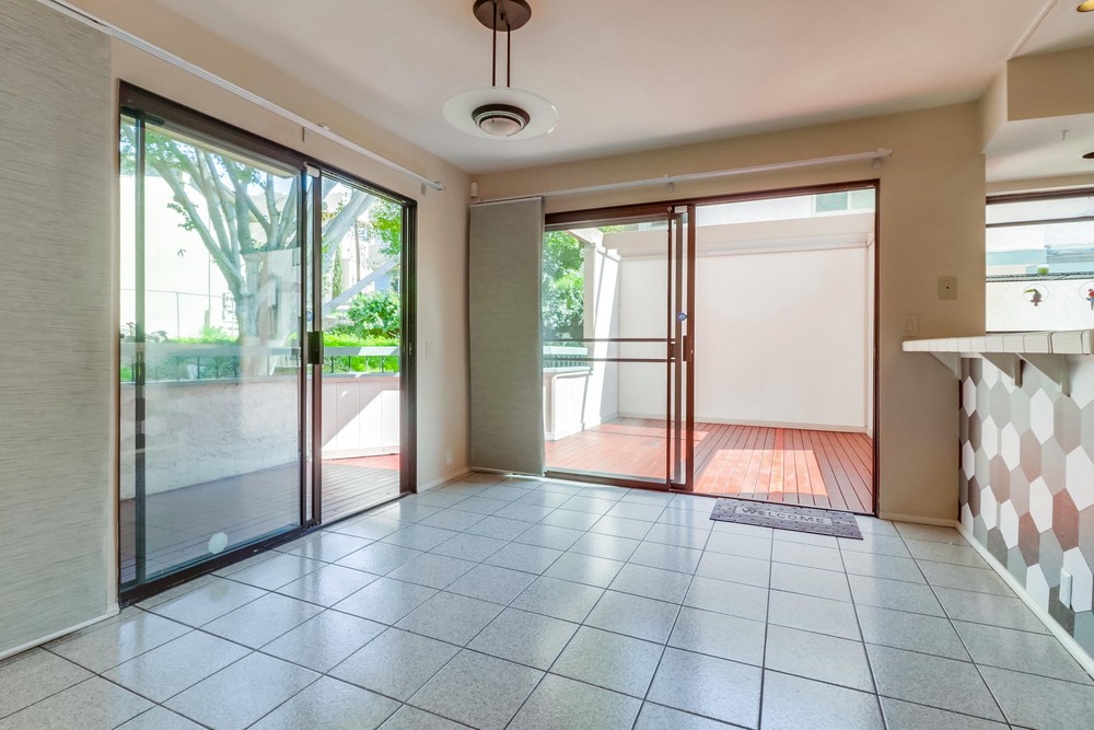 Virtual tour photo 13 of 46 for 3893 California St UNIT 10