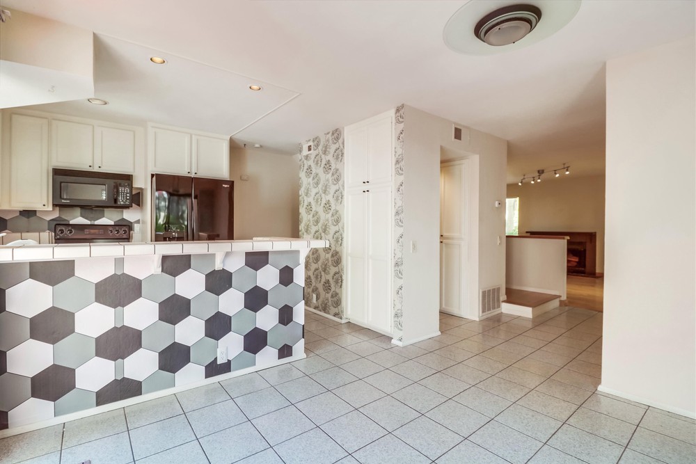 Virtual tour photo 15 of 46 for 3893 California St UNIT 10