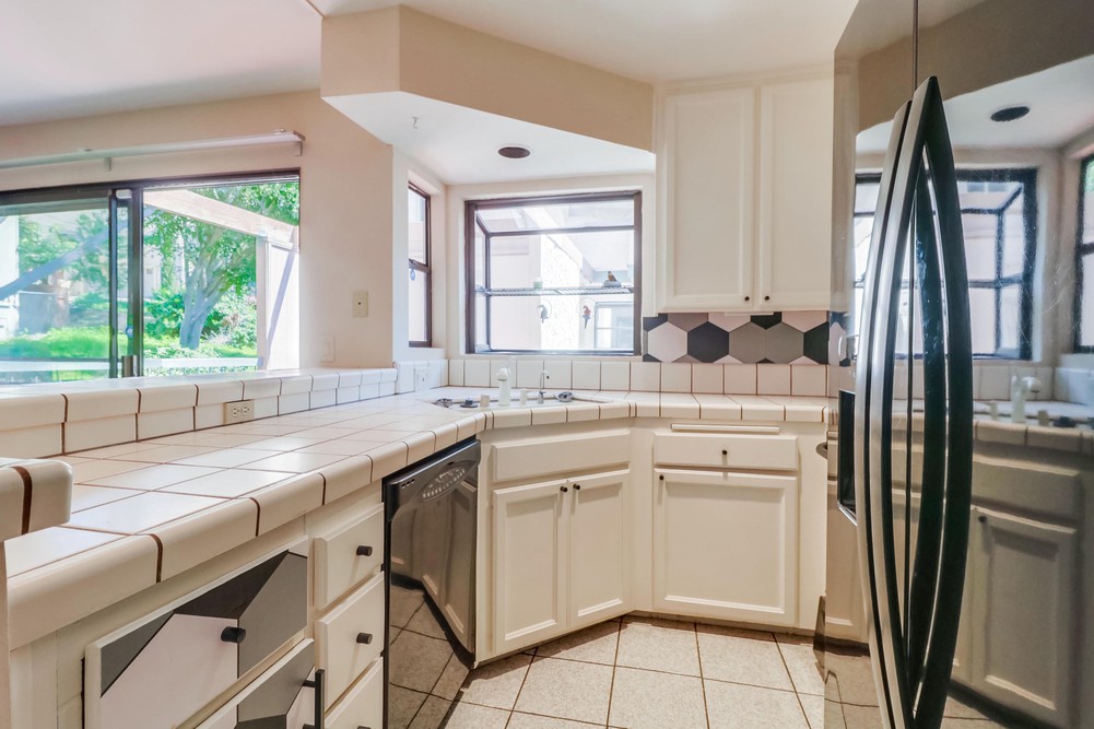 Virtual tour photo 17 of 46 for 3893 California St UNIT 10