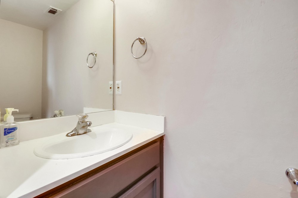 Virtual tour photo 19 of 46 for 3893 California St UNIT 10
