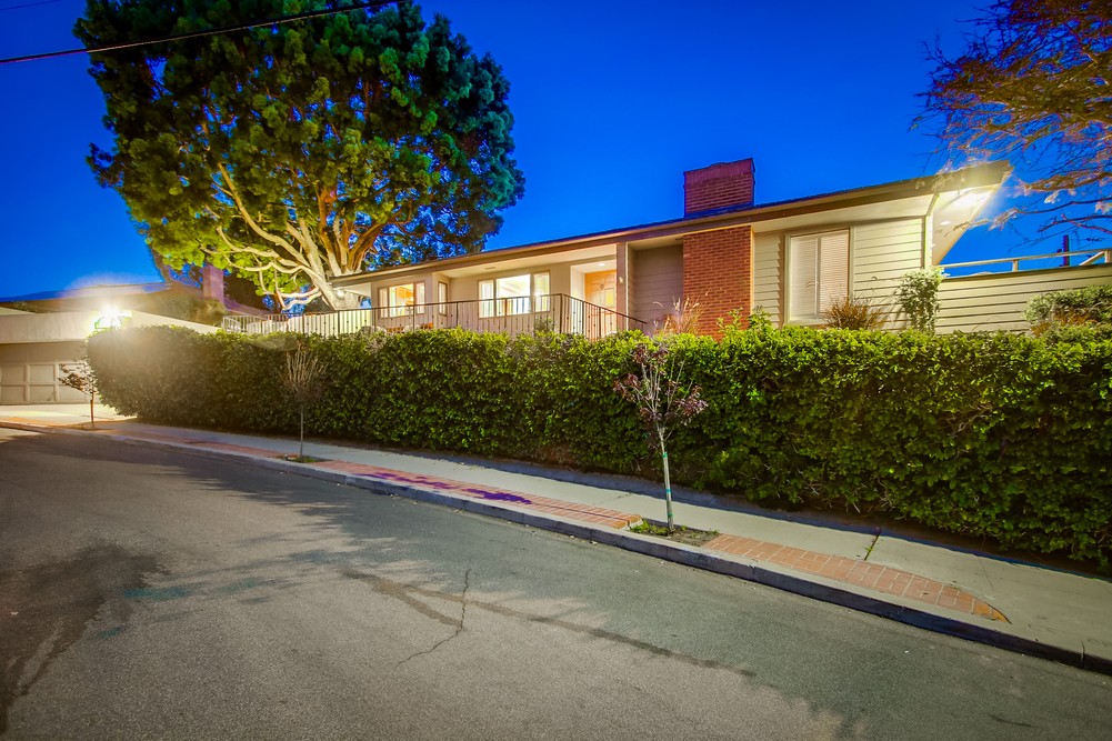 Virtual tour photo 3 of 98 for 3902 La Cresta Dr