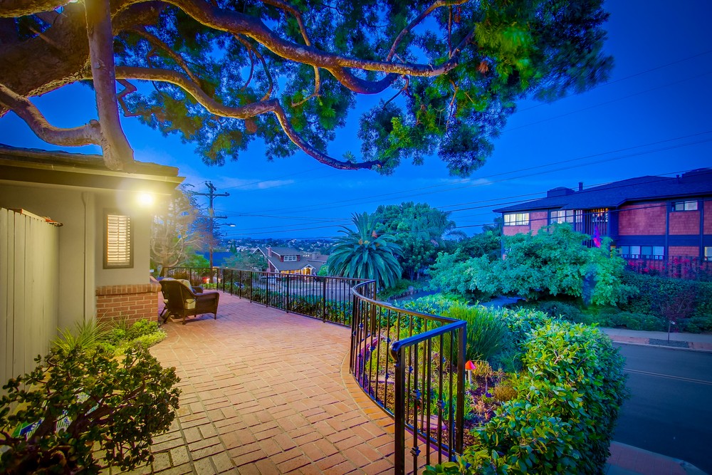 Virtual tour photo 11 of 98 for 3902 La Cresta Dr