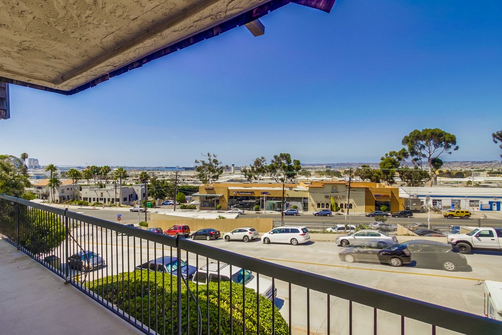 Virtual tour photo 23 of 51 for 3903 California St #1