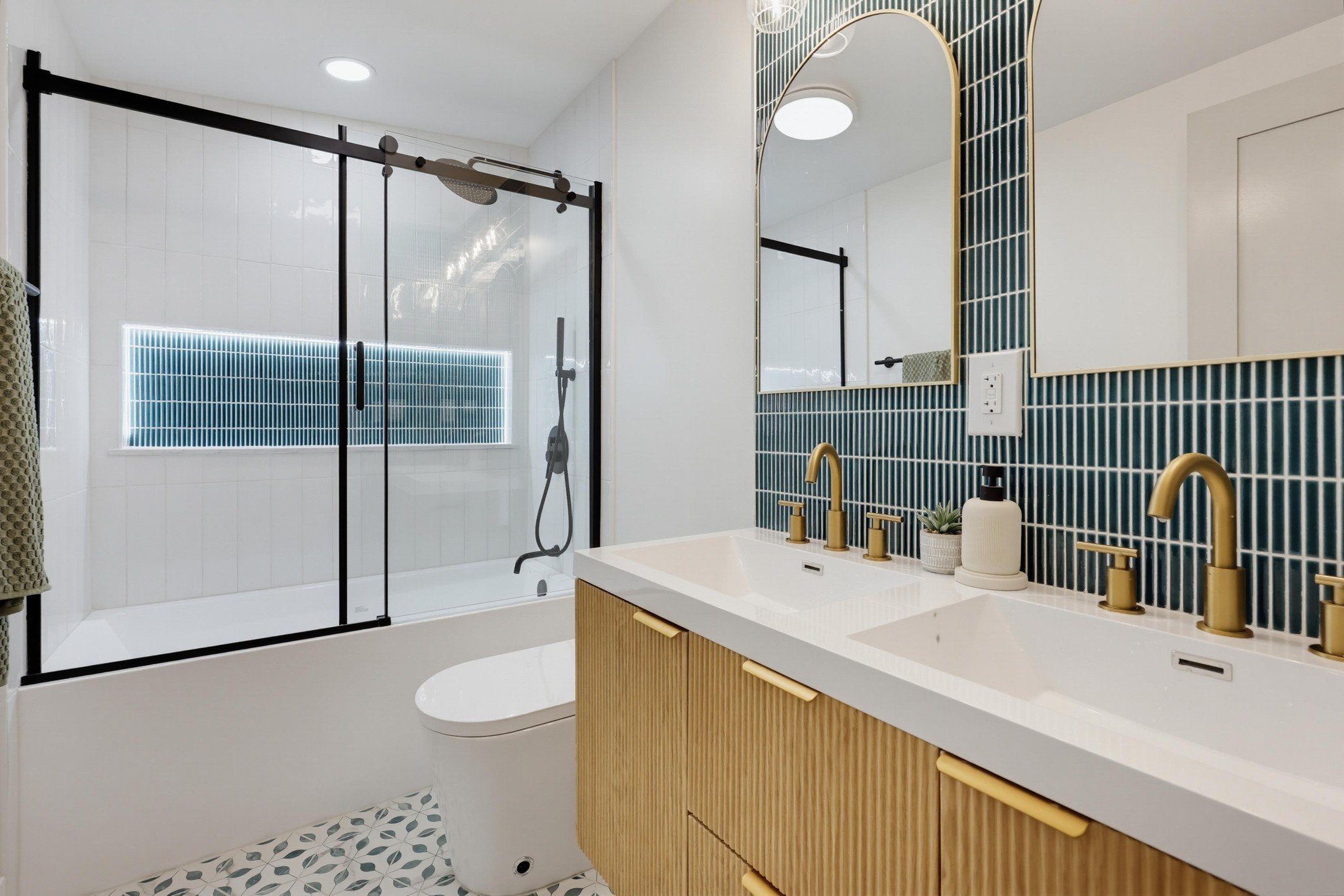 Virtual tour photo 34 of 81 for 3906 Mt Ainsworth Ave