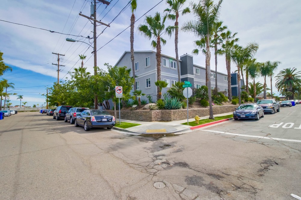 Virtual tour photo 1 of 35 for 3909 Monroe Ave #105