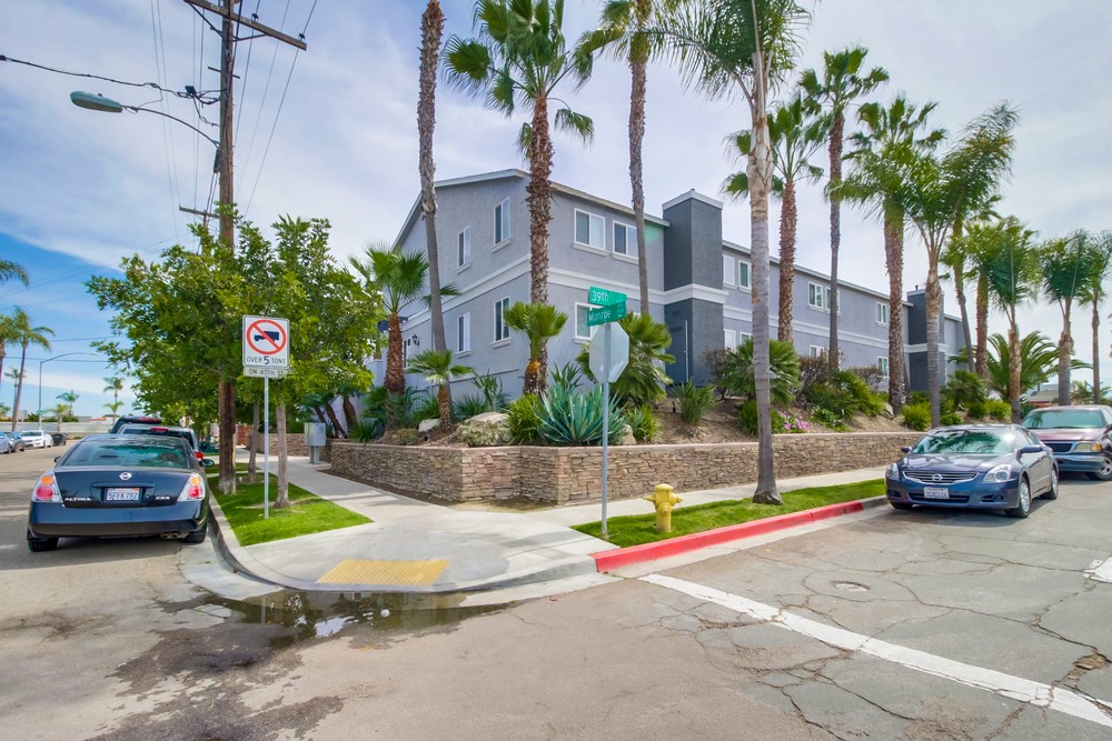 Virtual tour photo 3 of 35 for 3909 Monroe Ave #105