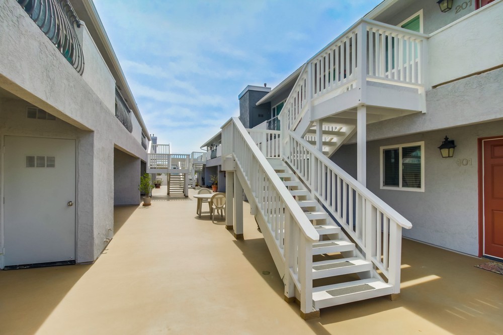 Virtual tour photo 6 of 35 for 3909 Monroe Ave #105