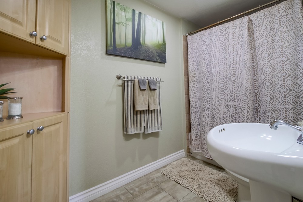 Virtual tour photo 28 of 35 for 3909 Monroe Ave #105