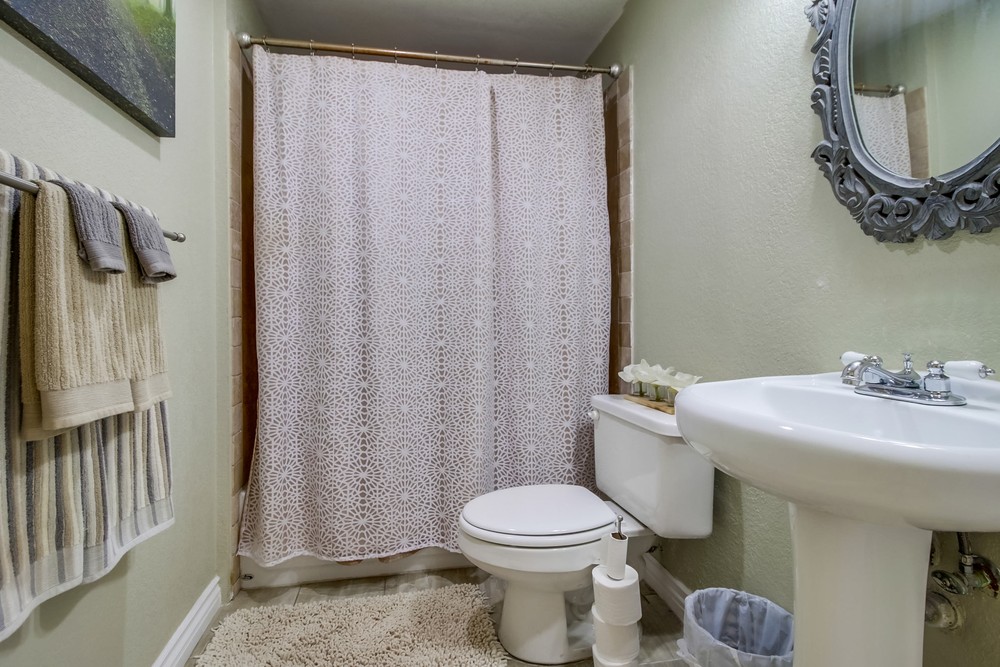 Virtual tour photo 29 of 35 for 3909 Monroe Ave #105