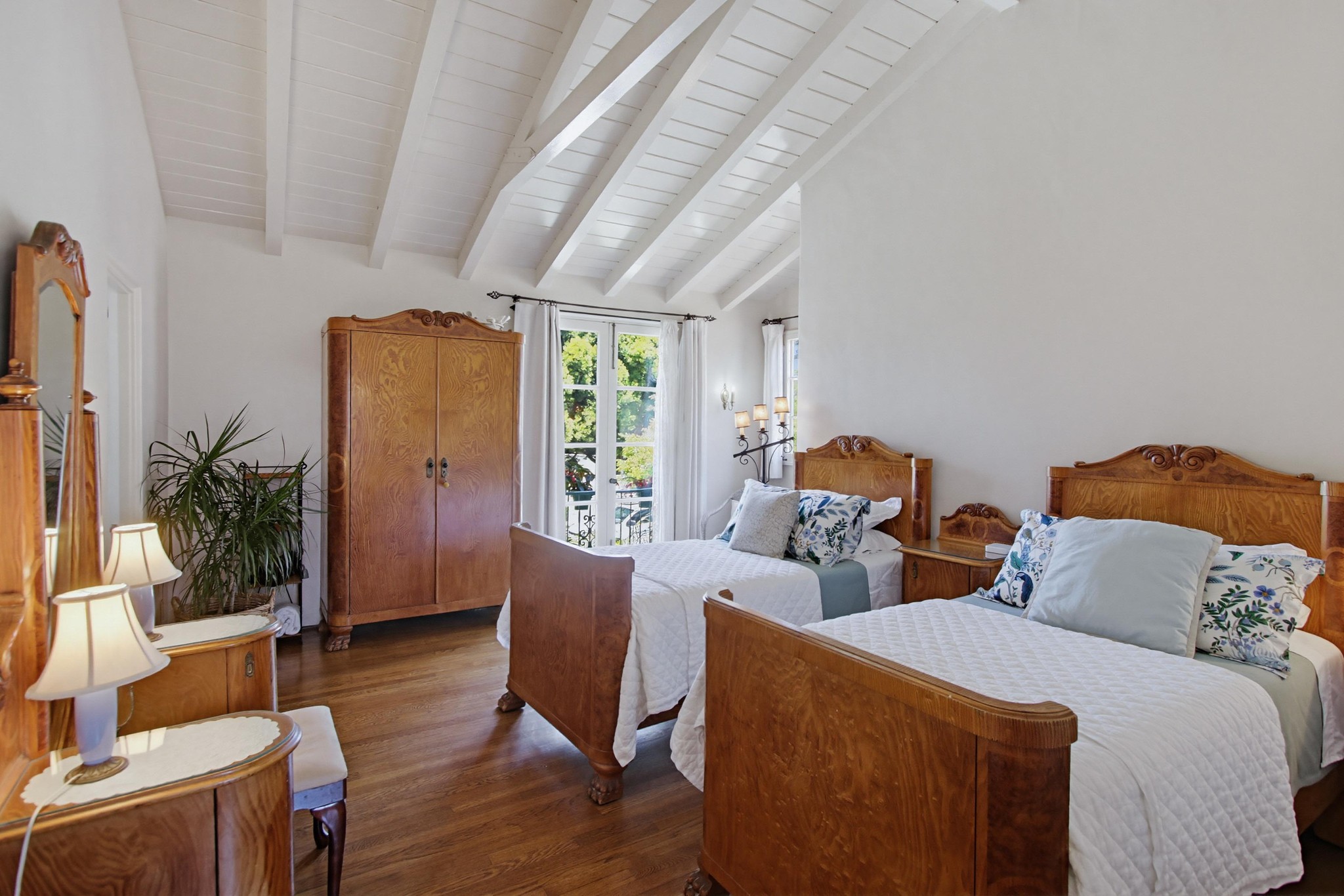 Virtual tour photo 16 of 53 for 391 Via Del Norte