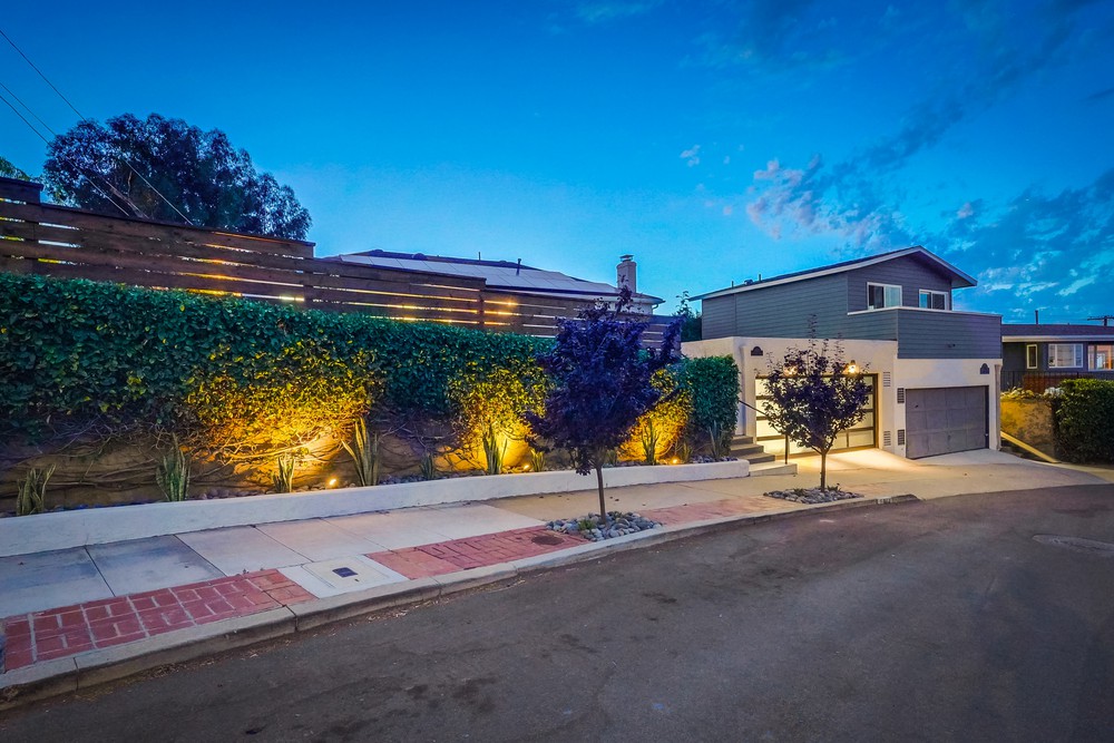 Virtual tour photo 3 of 117 for 3910 La Cresta Dr