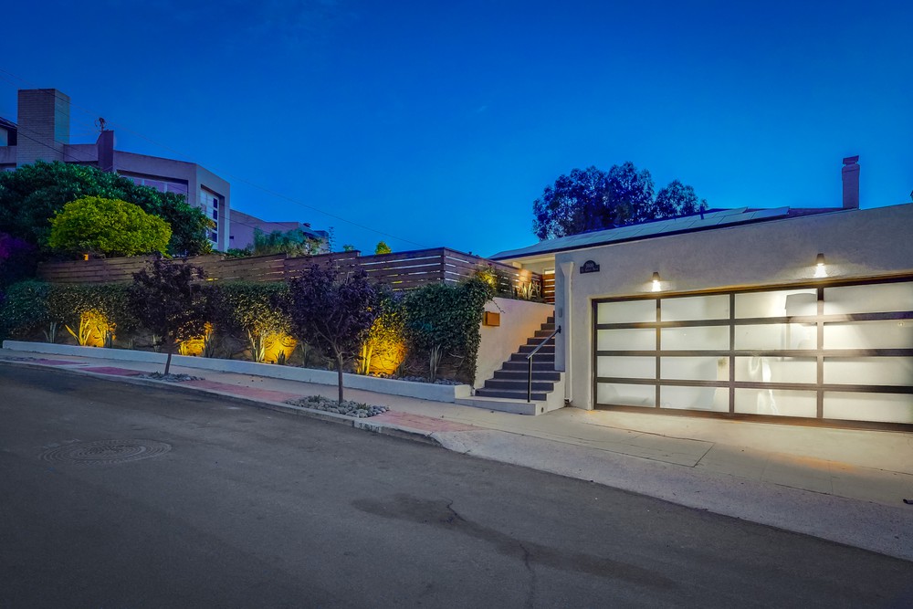 Virtual tour photo 4 of 117 for 3910 La Cresta Dr