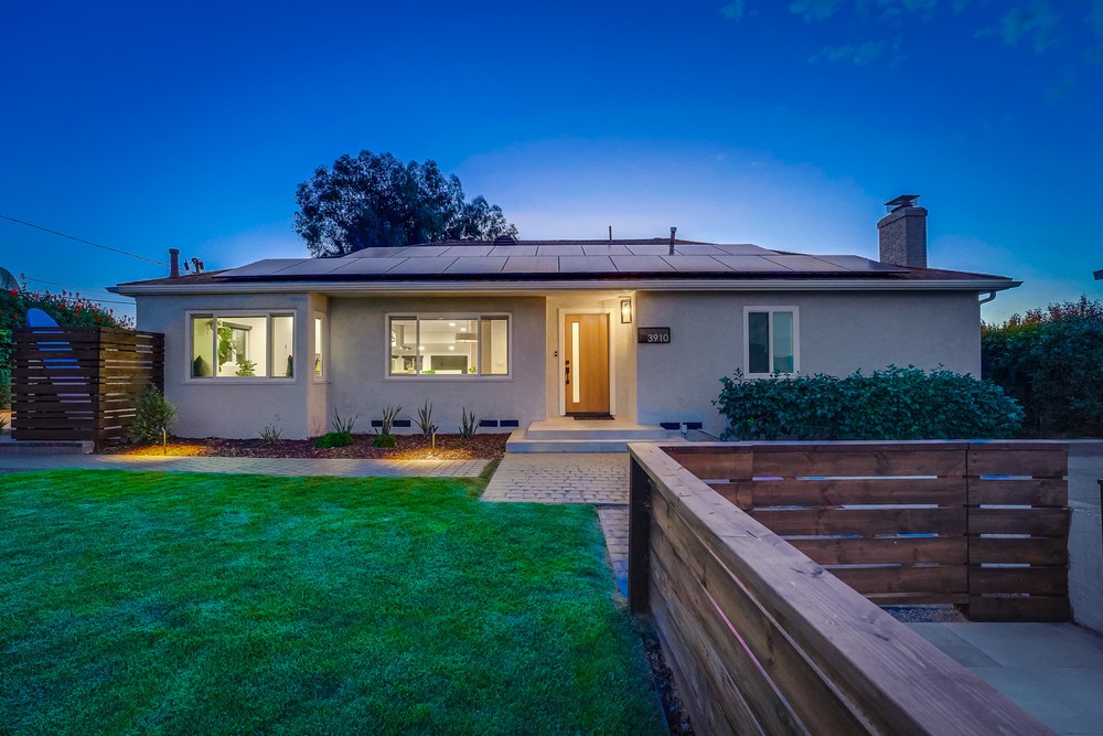 Virtual tour photo 5 of 117 for 3910 La Cresta Dr