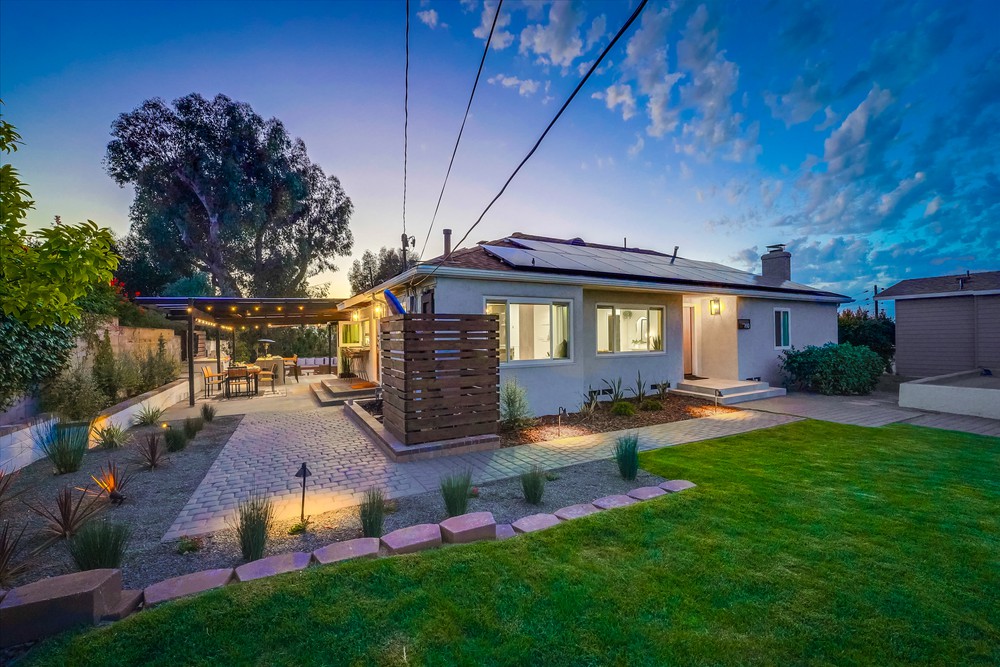 Virtual tour photo 9 of 117 for 3910 La Cresta Dr