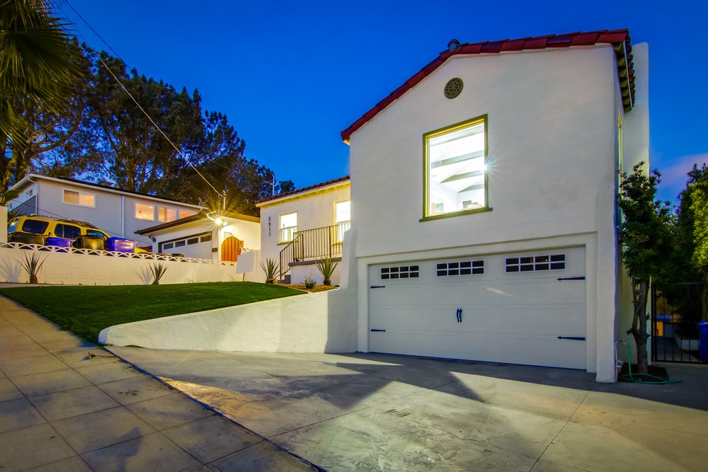 Virtual tour photo 4 of 88 for 3911 Clark St