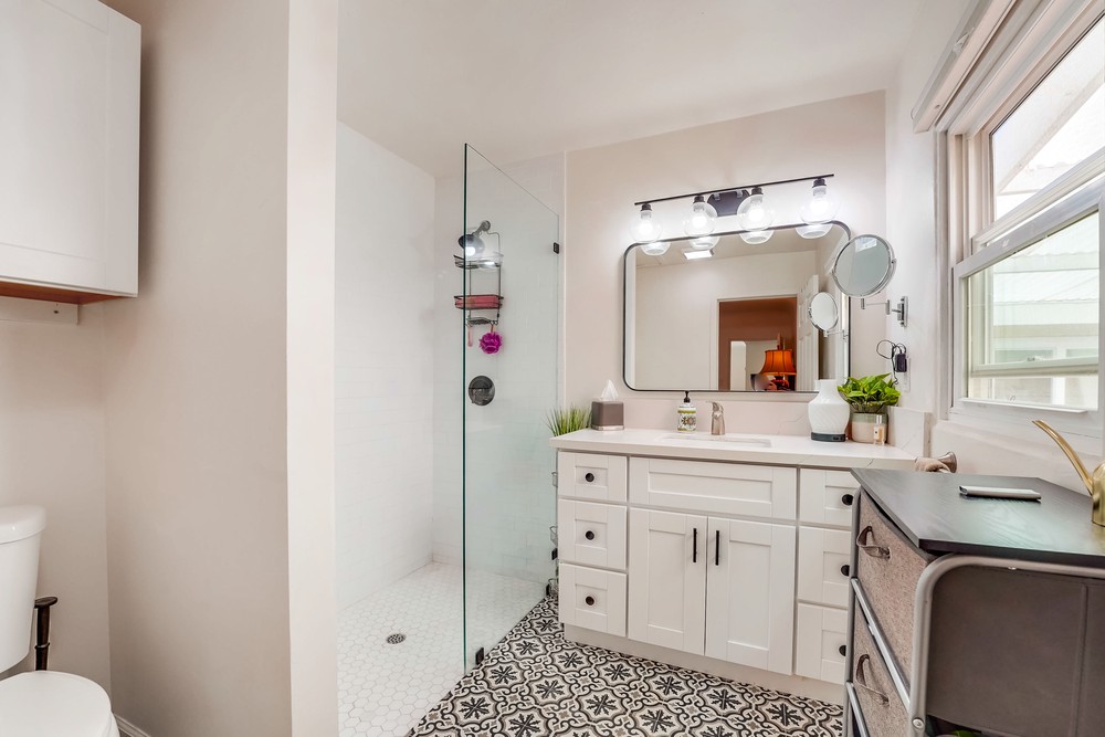Virtual tour photo 34 of 57 for 3911 Haines St