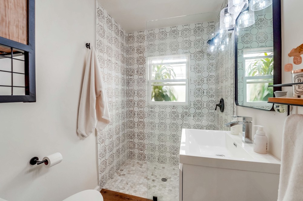 Virtual tour photo 37 of 57 for 3911 Haines St