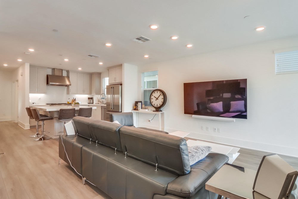 Virtual tour photo 10 of 43 for 3915 Shasta St