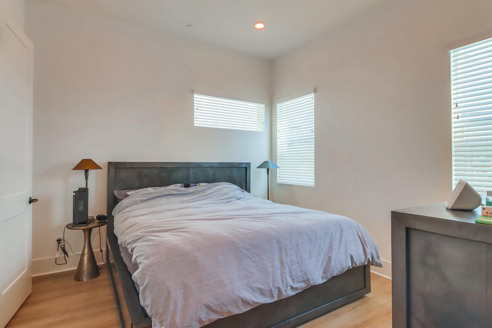 Virtual tour photo 27 of 43 for 3915 Shasta St