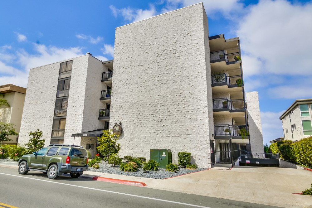Virtual tour photo 3 of 62 for 3916 Riviera Dr Unit #402
