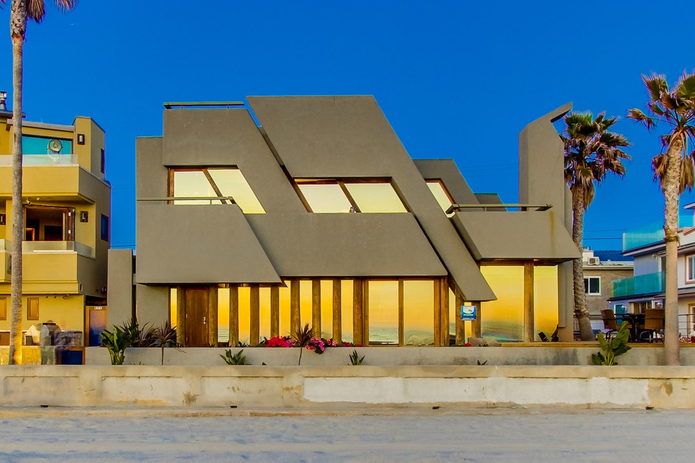 Virtual tour photo 1 of 36 for 3917 Ocean Front Walk