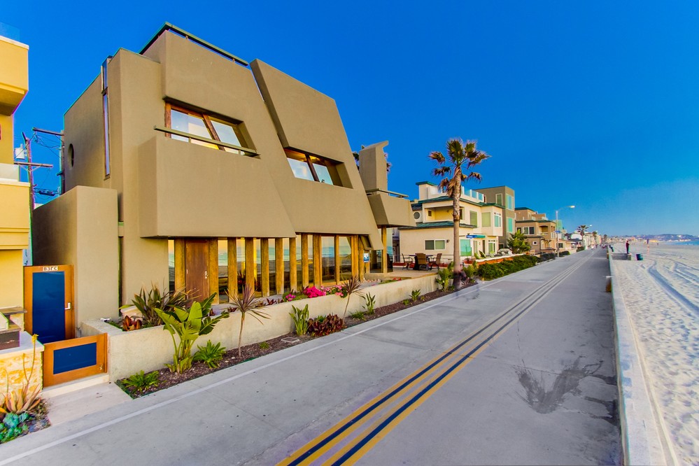 Virtual tour photo 3 of 36 for 3917 Ocean Front Walk