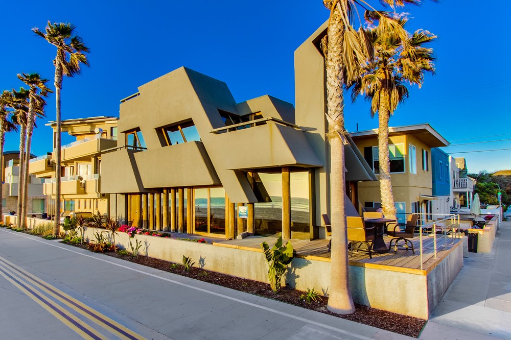 Virtual tour photo 4 of 36 for 3917 Ocean Front Walk