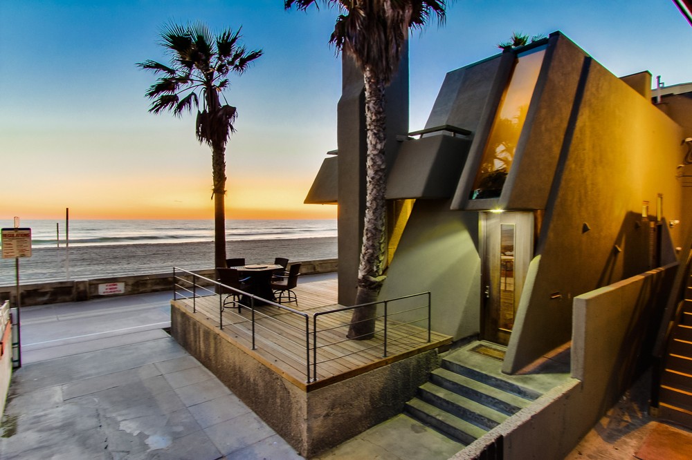 Virtual tour photo 9 of 36 for 3917 Ocean Front Walk