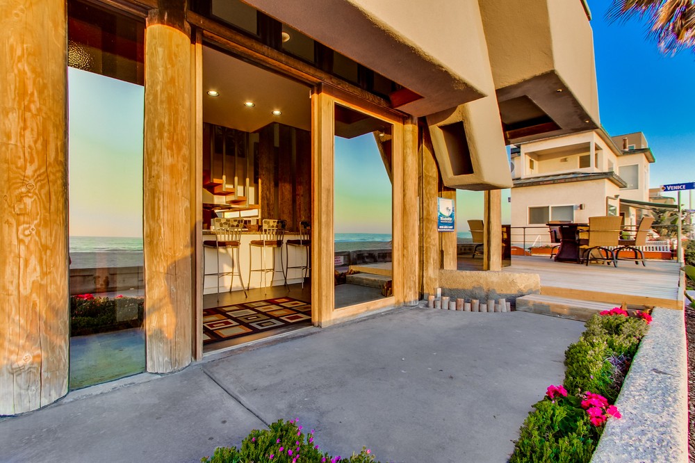Virtual tour photo 10 of 36 for 3917 Ocean Front Walk