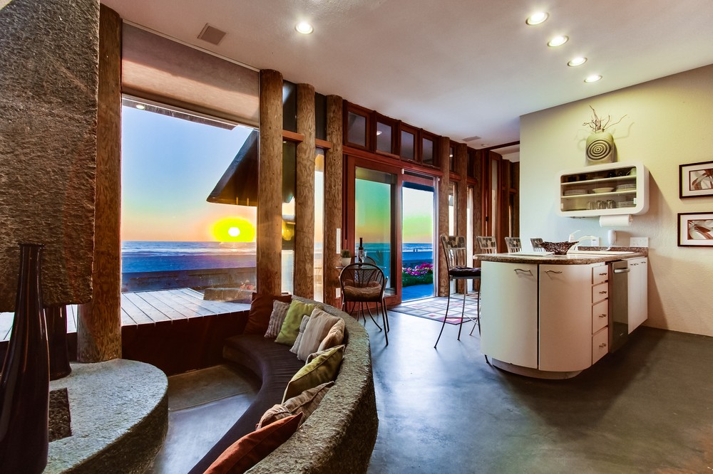 Virtual tour photo 11 of 36 for 3917 Ocean Front Walk