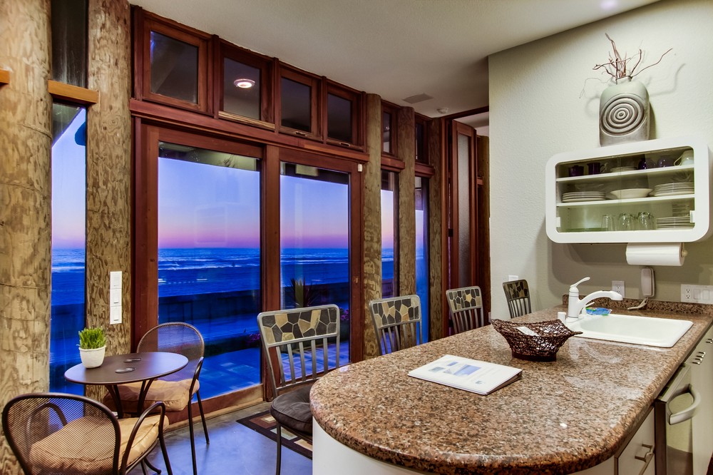 Virtual tour photo 12 of 36 for 3917 Ocean Front Walk