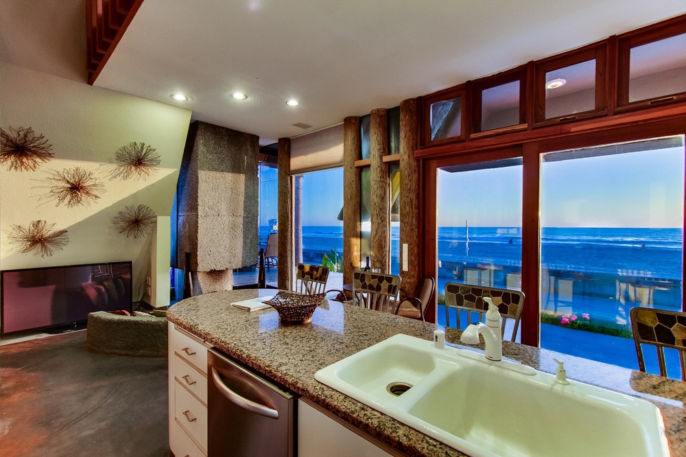 Virtual tour photo 13 of 36 for 3917 Ocean Front Walk