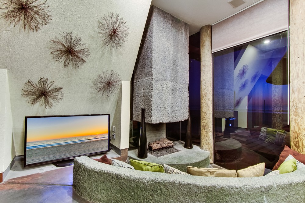 Virtual tour photo 16 of 36 for 3917 Ocean Front Walk