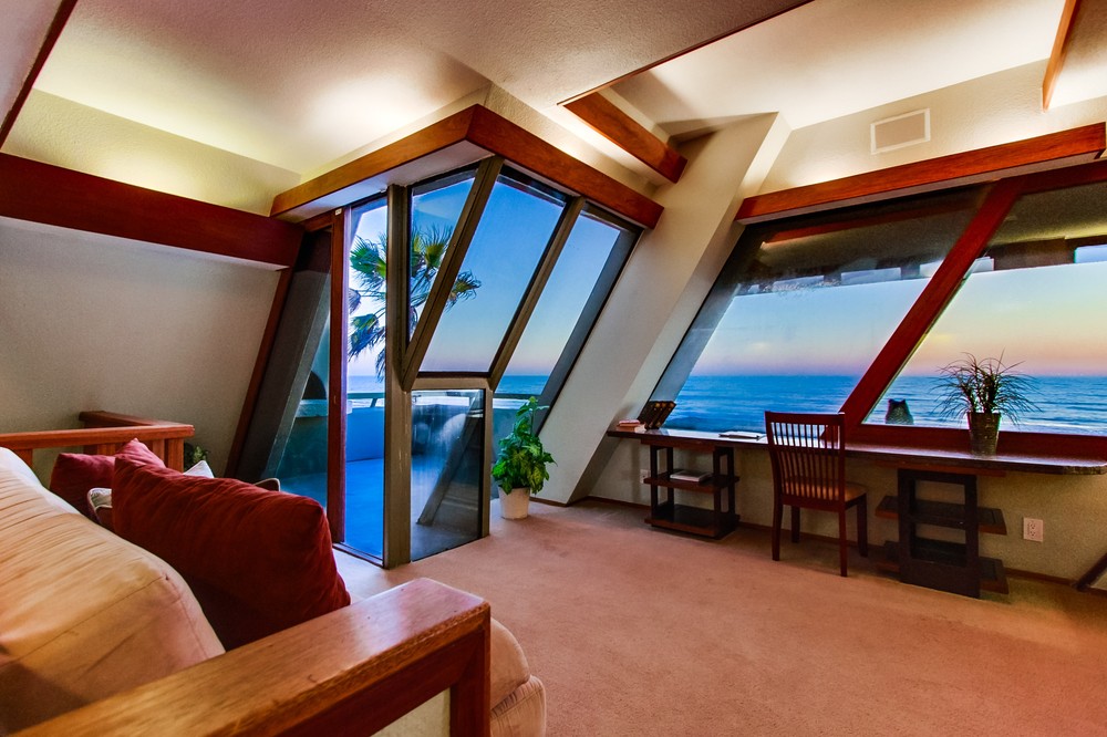 Virtual tour photo 27 of 36 for 3917 Ocean Front Walk