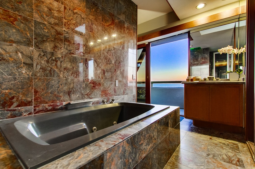 Virtual tour photo 29 of 36 for 3917 Ocean Front Walk